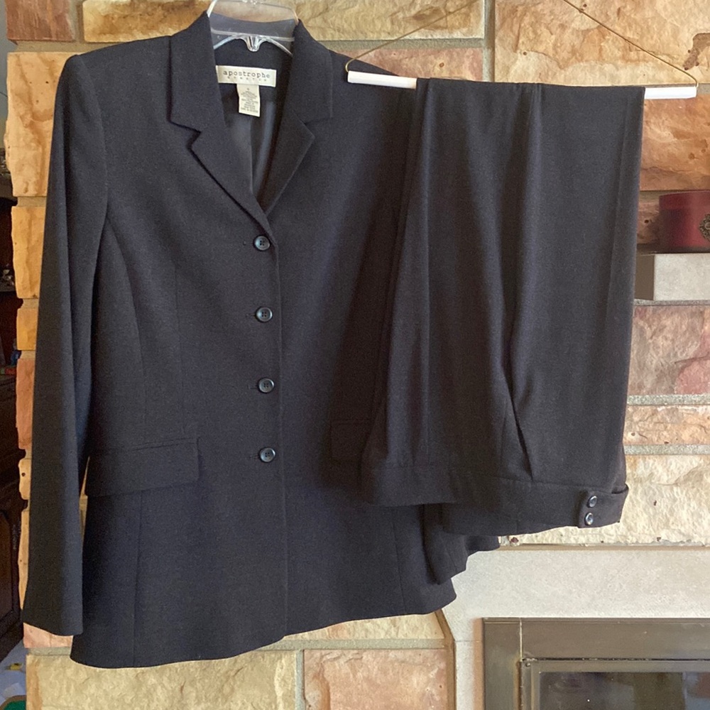 Apostrophe women’s charcoal gray suit jacket (sz6) and pants (sz 8)